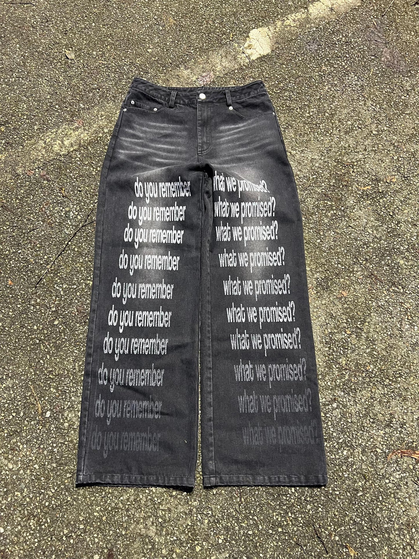 Graphic Jeans