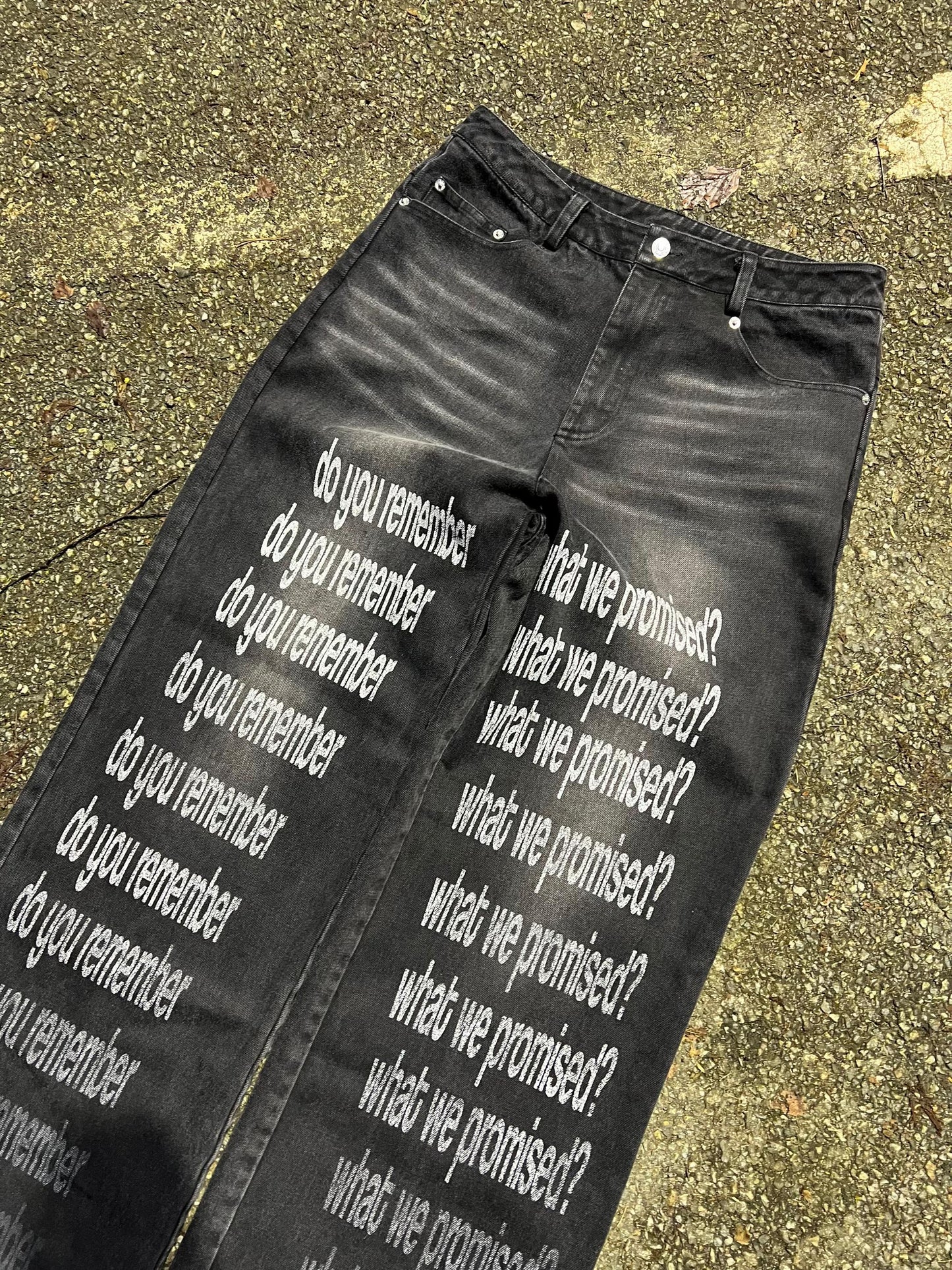 Graphic Jeans
