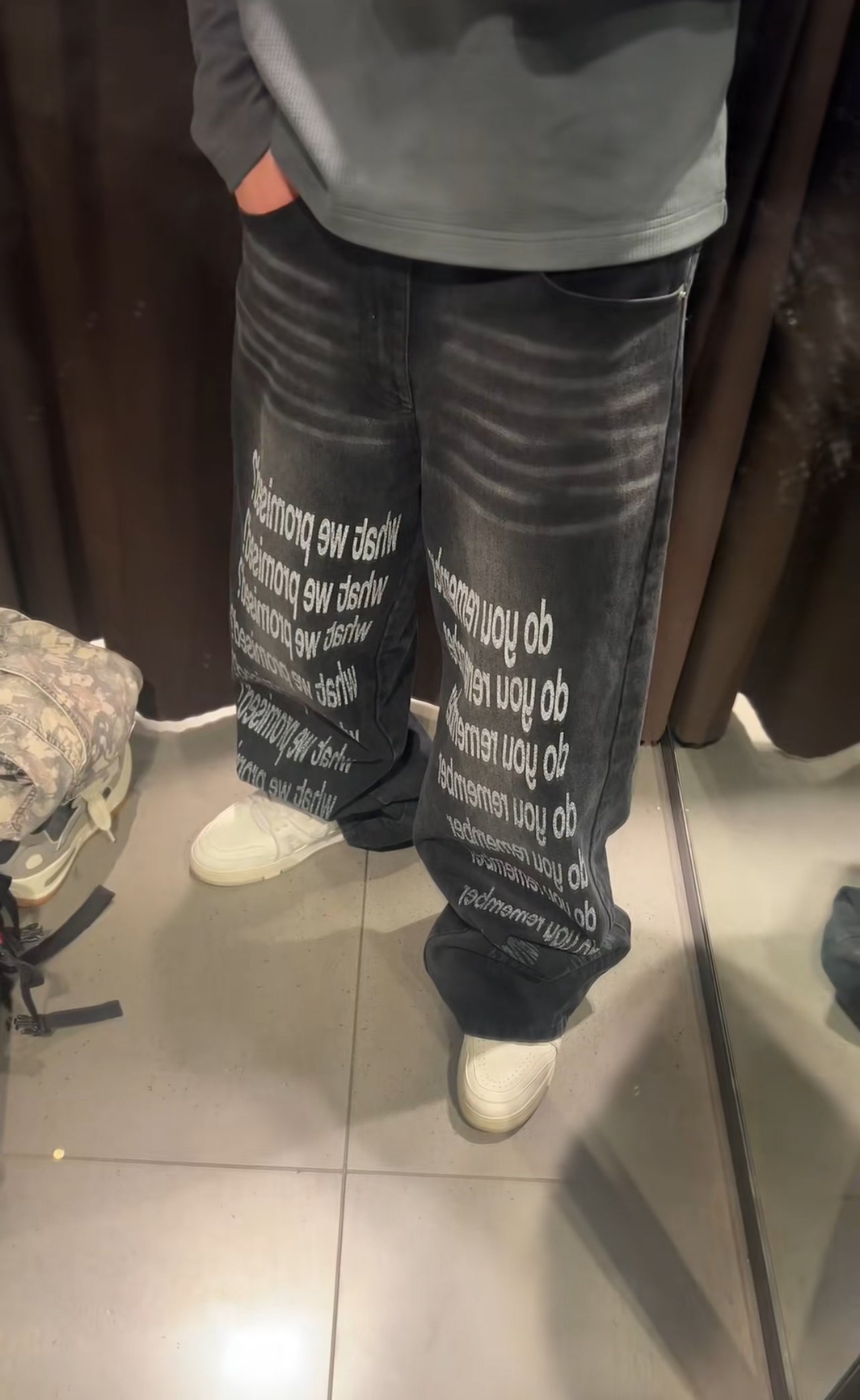 Graphic Jeans