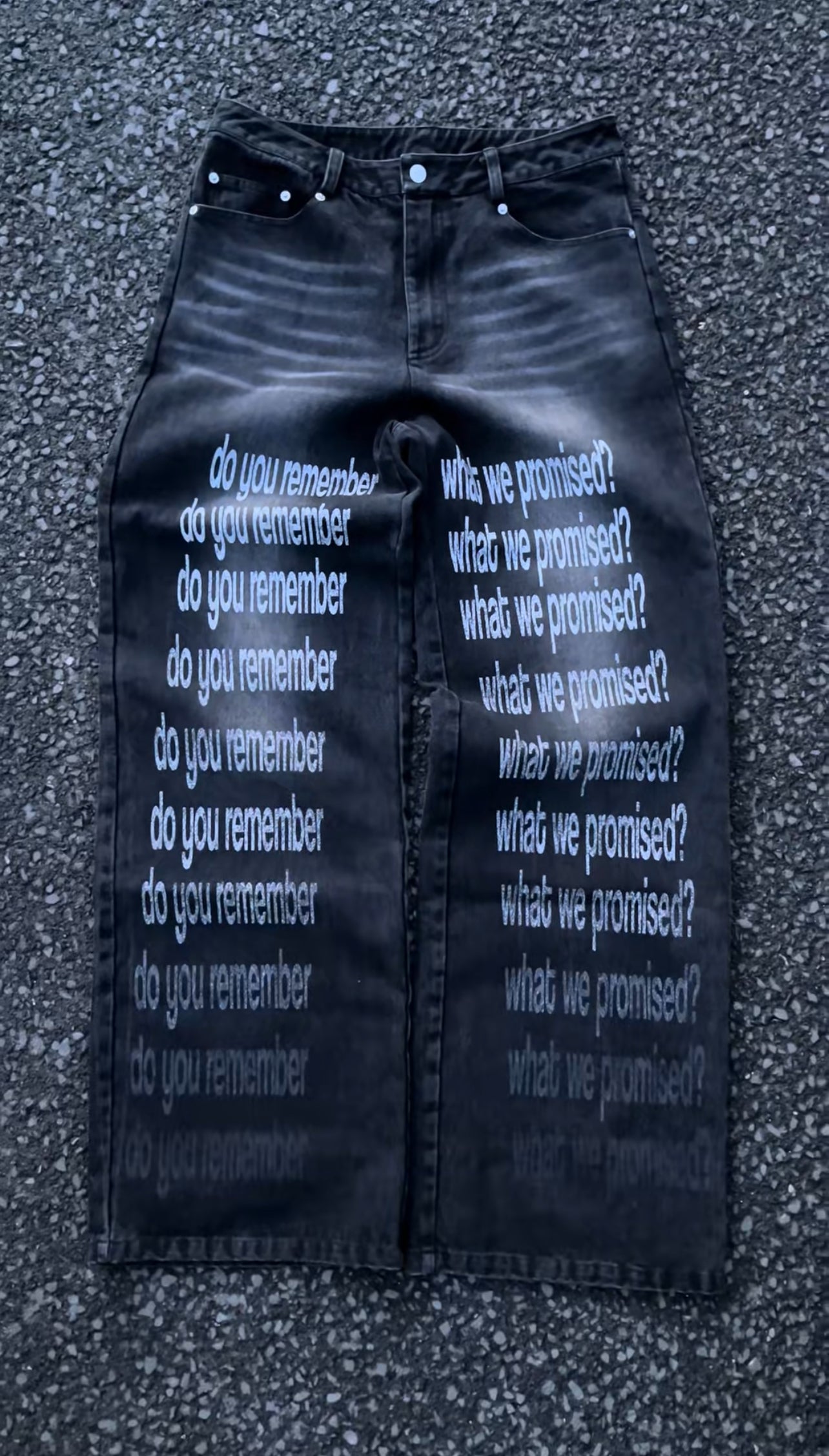 Graphic Jeans